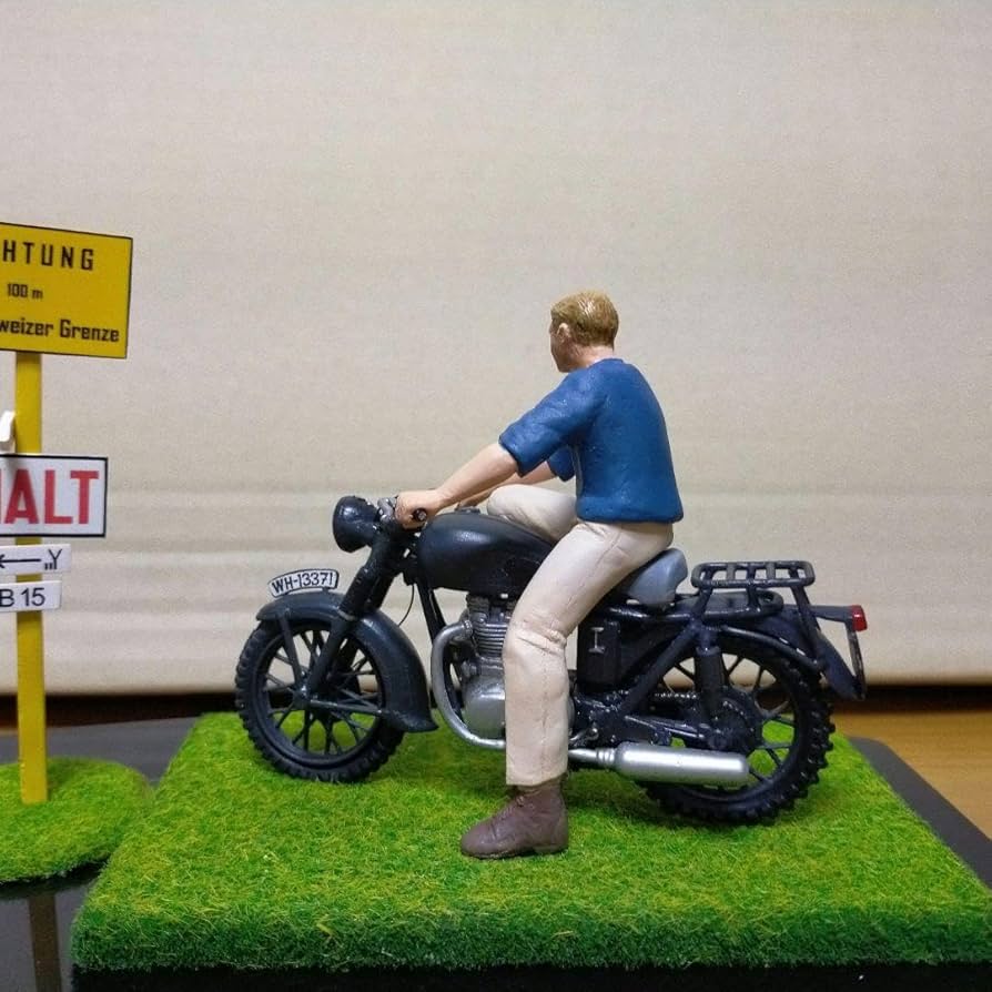 3月17日まで出品スティーブ・マックイーン 1:6 フィギュア バイク付き
