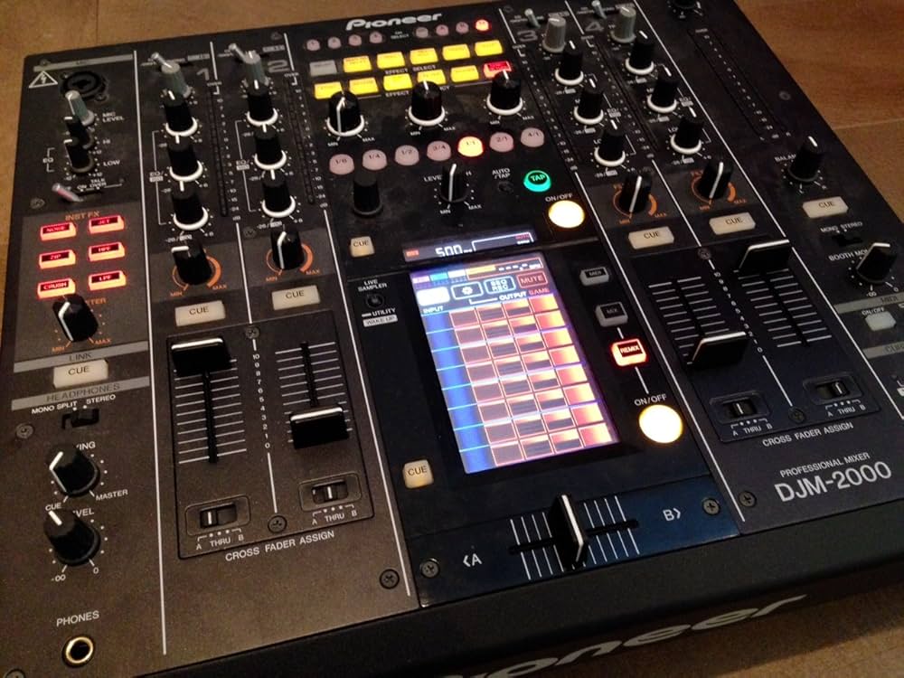 DJミキサー Pioneer DJM-2000