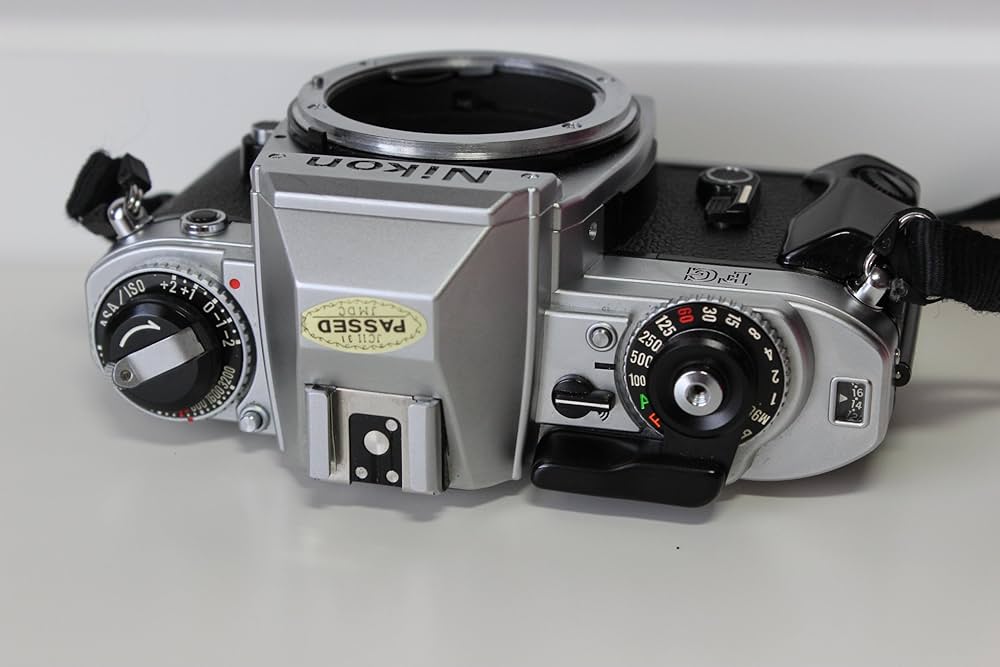 Amazon | Nikon FG SLRフィルムカメラ。クロームボディ。 | 一眼レフ