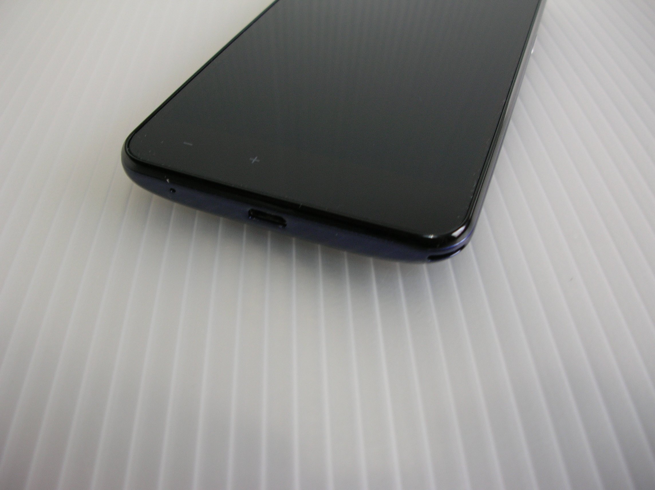 新品未使用 docomo SH-01F 本体 バッテリー付き AQUOS PHONE ZETA SH