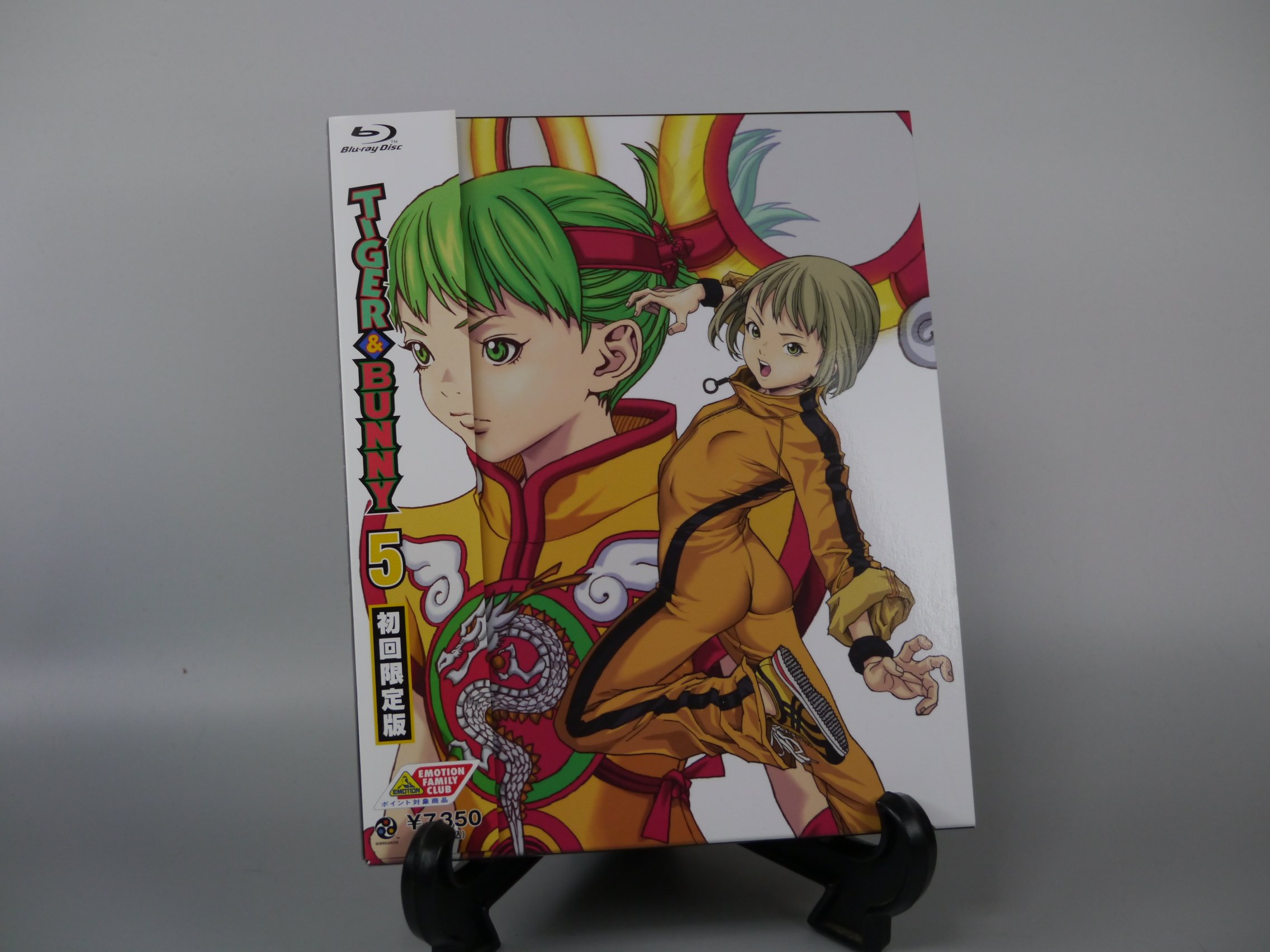 Amazon.co.jp: TIGER&BUNNY(タイガー&バニー) 5 (初回限定版) [Blu-ray