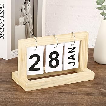 ユニークな永久カレンダー 木製 過去や未来の曜日を簡単に調べられる