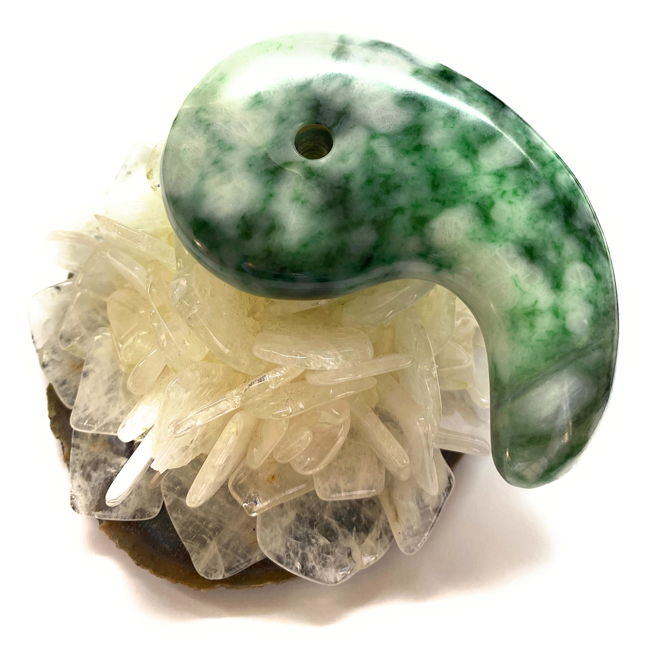 極上物✳きらきら味の素‼️小滝産糸魚川翡翠勾玉 氷の世界へアイス