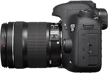 Amazon | Canon デジタル一眼レフカメラ EOS 7D Mark II EF-S18-135 IS