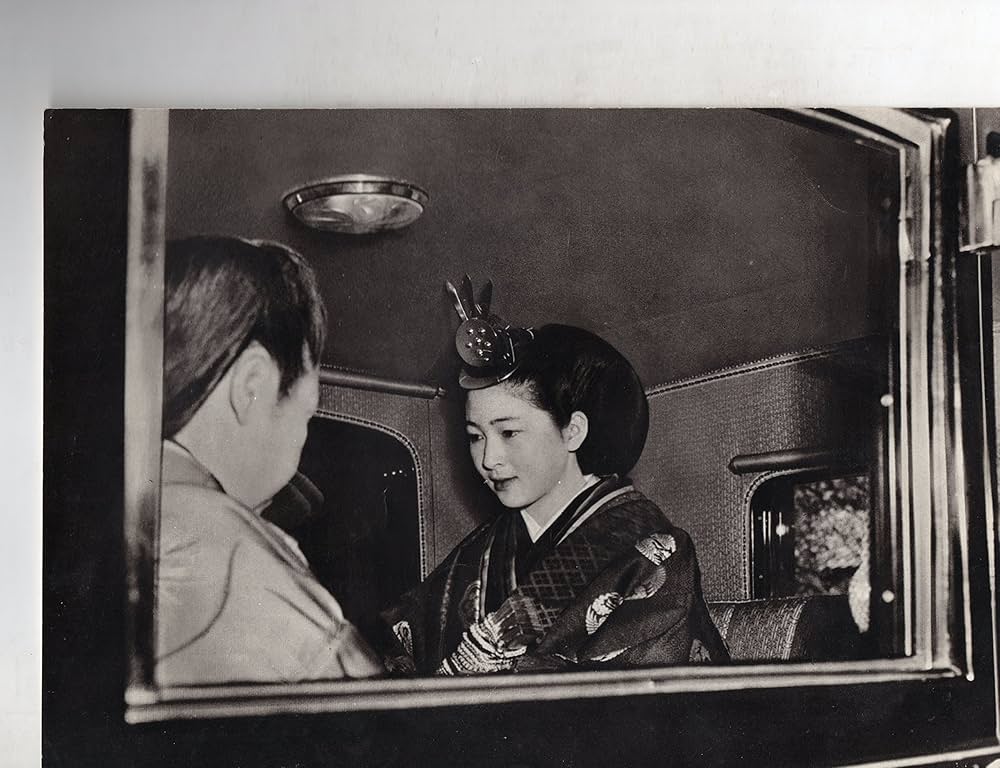 Amazon.co.jp: 御成婚記念写真集 : サン写真新聞社: 本