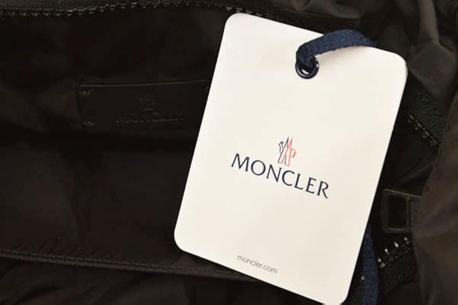 Amazon.co.jp: [モンクレール] AirPods エアポッズ レザーケース 第2