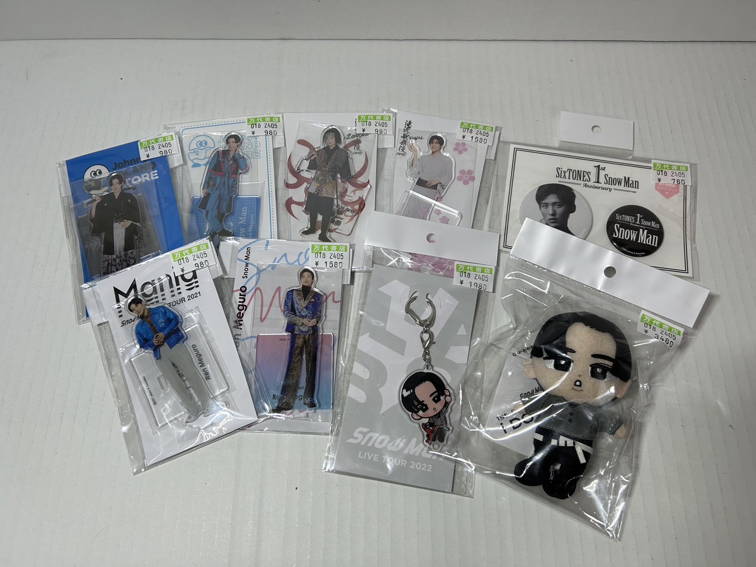 鈴鹿店】SnowMan 目黒蓮 グッズ大量入荷！！ | 万代書店 三重