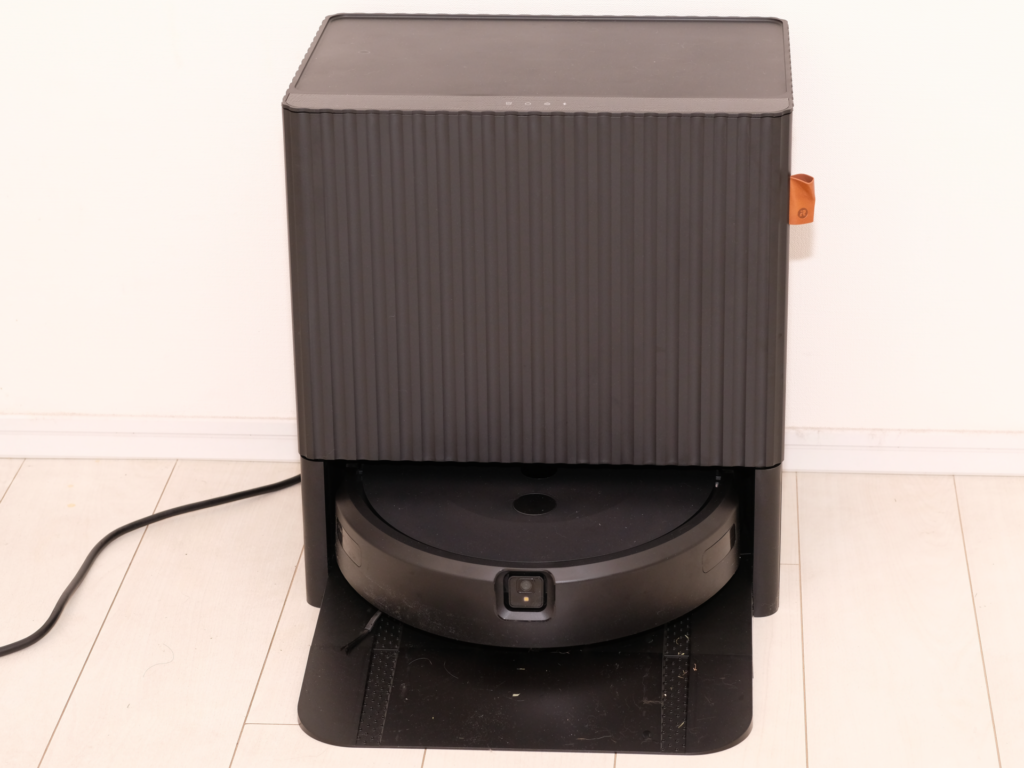 ロボット掃除機「Roomba Combo 10 Max ロボット＋ AndWash 充電