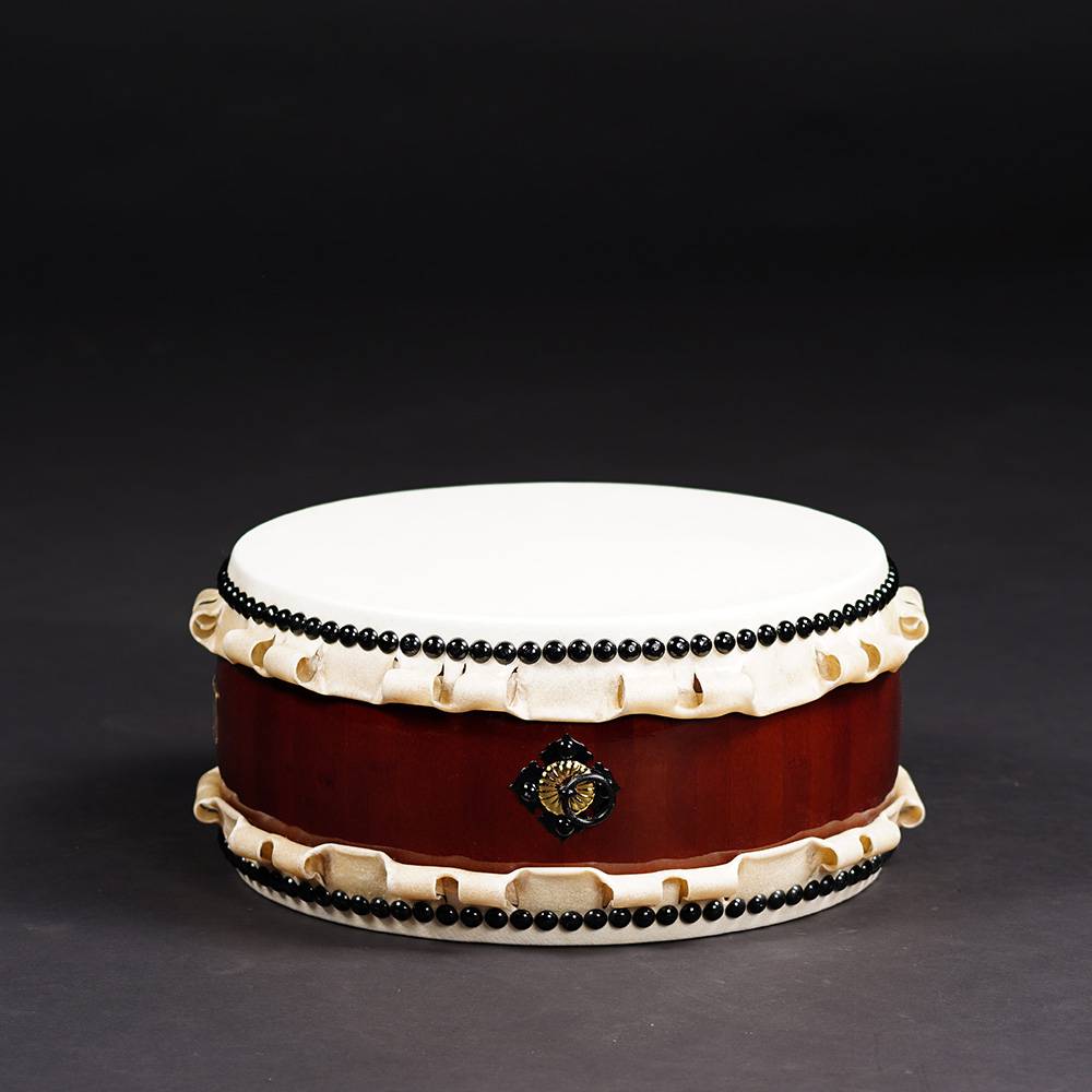 平太鼓（大きさ約1尺4寸、高さ約6寸） 平太鼓（直径約1尺4寸、高さ