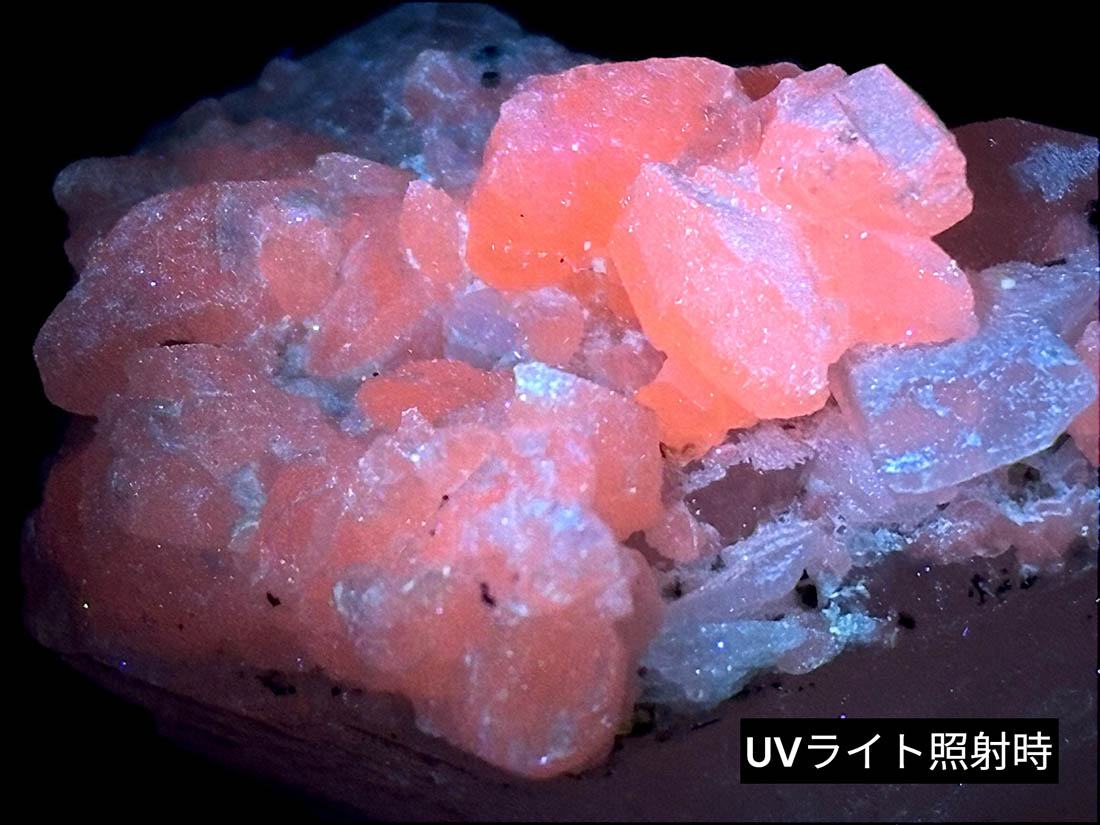 湖南省産 カルサイト on クォーツ・パイライト / Calcite on Quartz