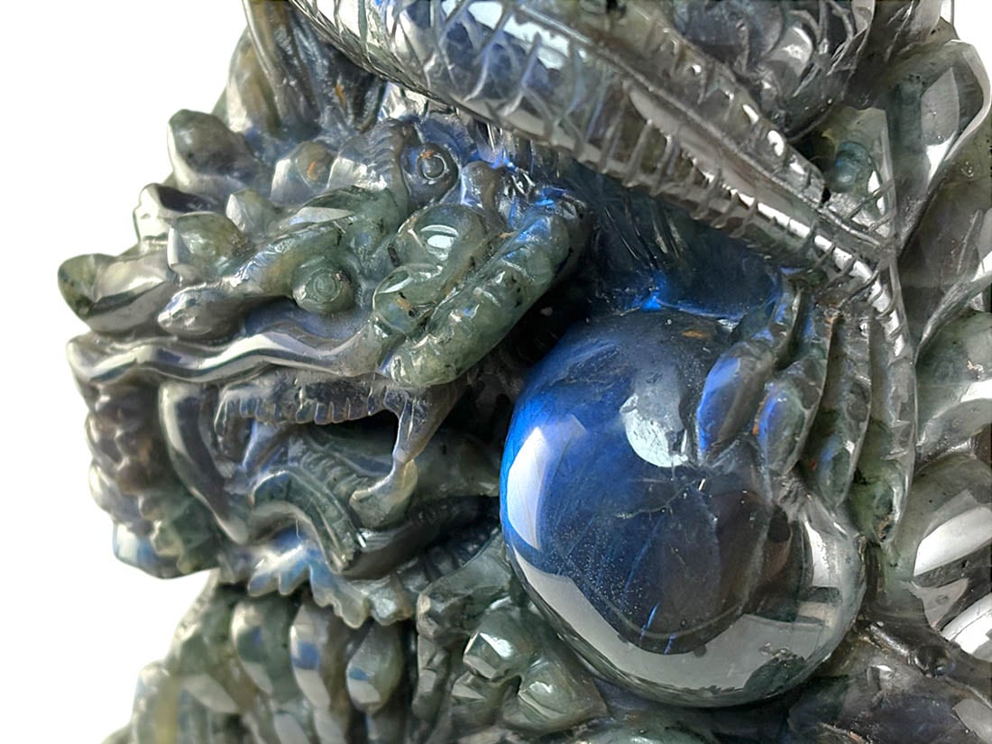 ラブラドライト 龍彫刻 (木製台座付き)