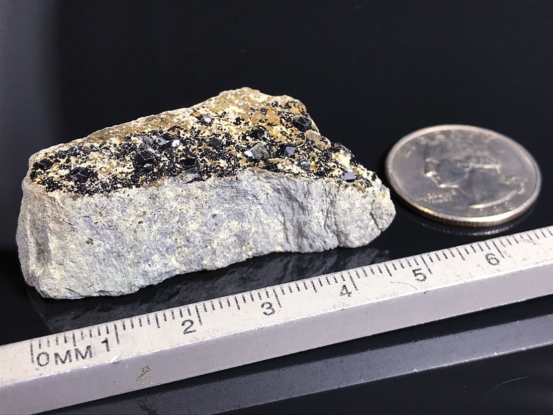 SALE※ メラナイト ガーネット 灰鉄柘榴石182,8g AND108 原石 【公式通販】