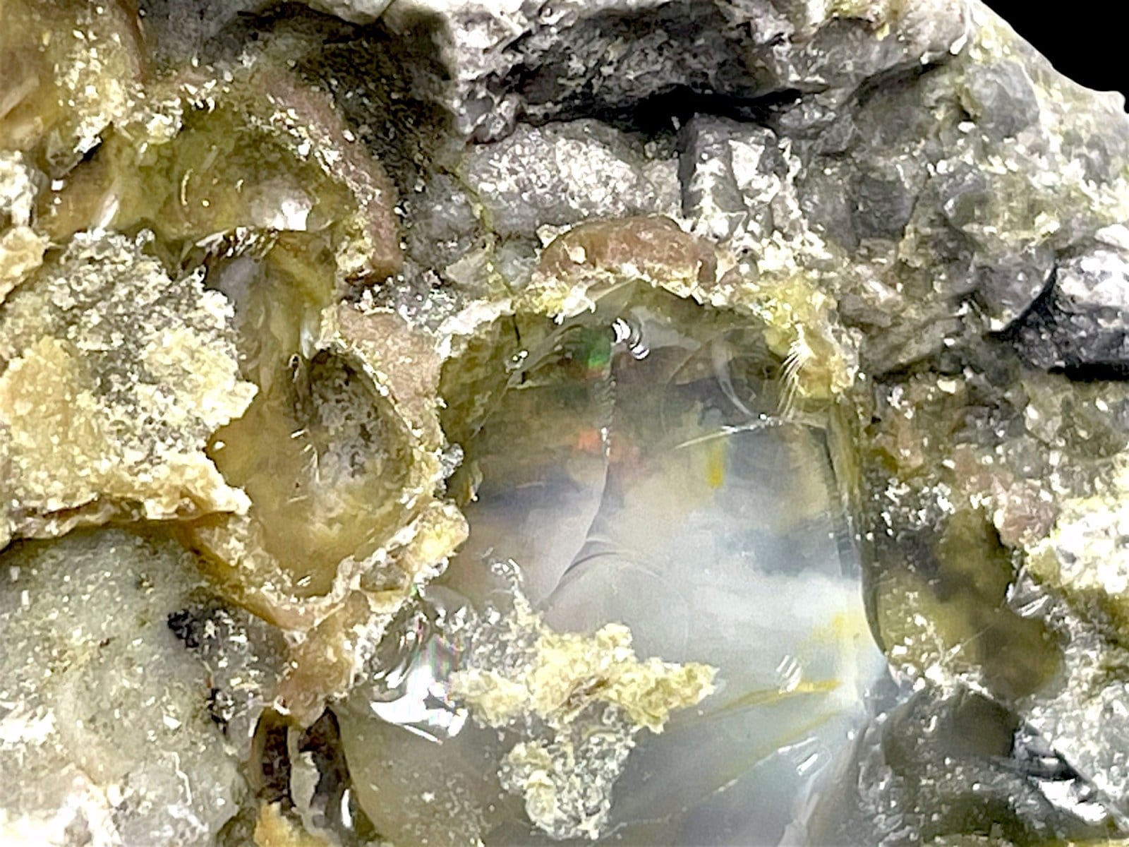 福島県 宝坂産 遊色オパール