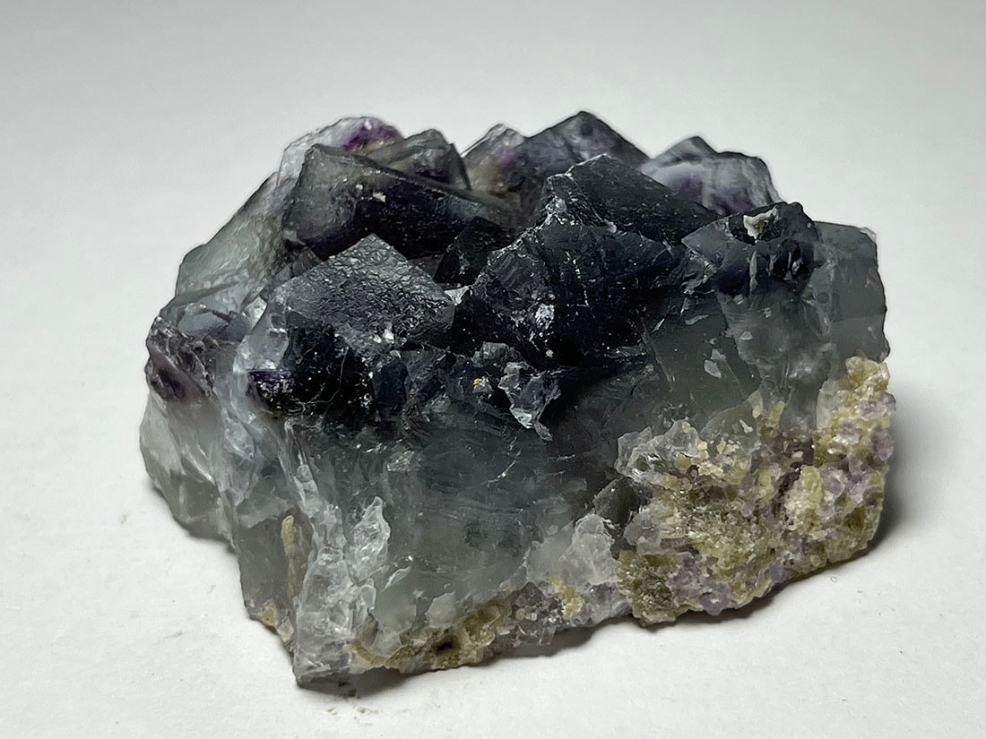 VIP-i 中国 内モンゴル産 フローライト原石＊8面体パイライト 中国 内