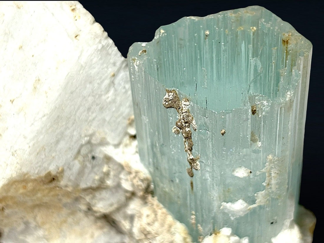 パキスタン産 アクアマリン 母岩付き