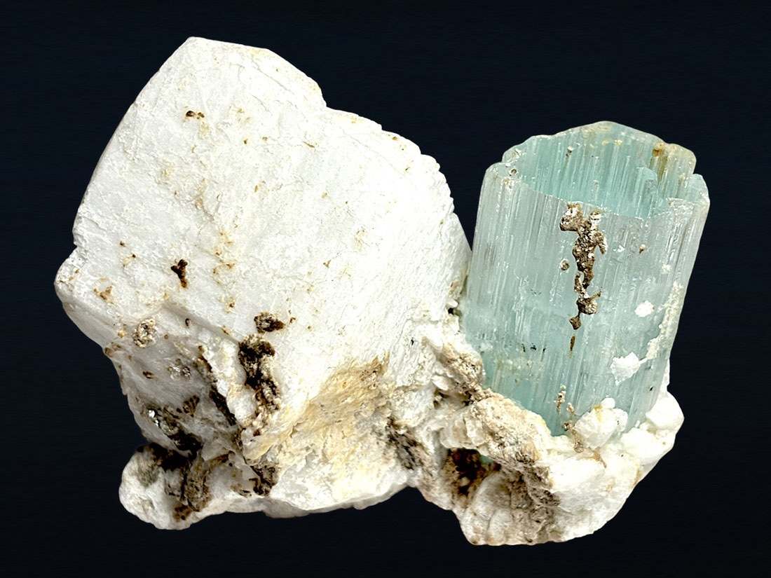 パキスタン産 アクアマリン 母岩付き