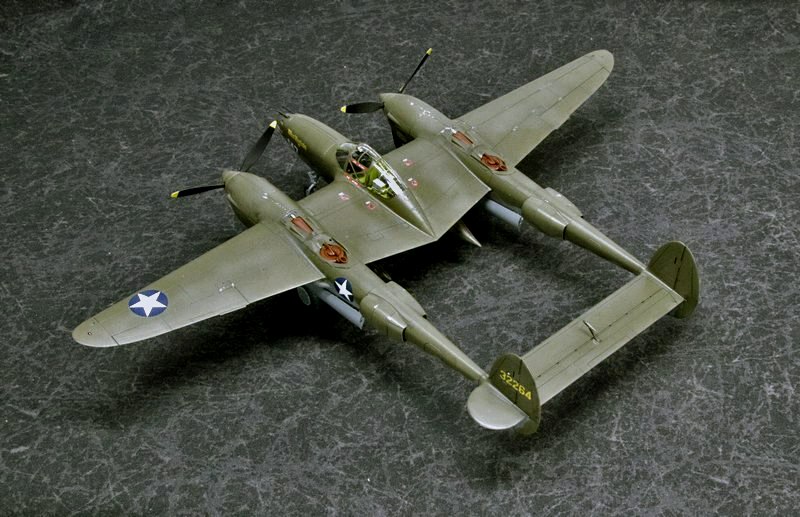 1/48 ロッキード P-38 F/G ライトニング 完成品｜艦船模型の販売する