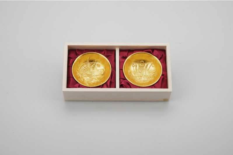 祝いの盃セット - 鯛 宝船 桐箱入り 金箔 能作 錫 ペアおちょこ ペアお