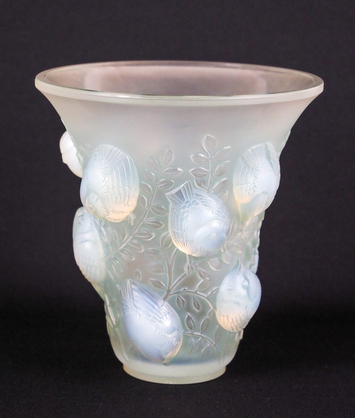 LALIQUE グレー ガラス花瓶 動物模様 LALIQUE グレー ガラス花瓶 動物模様