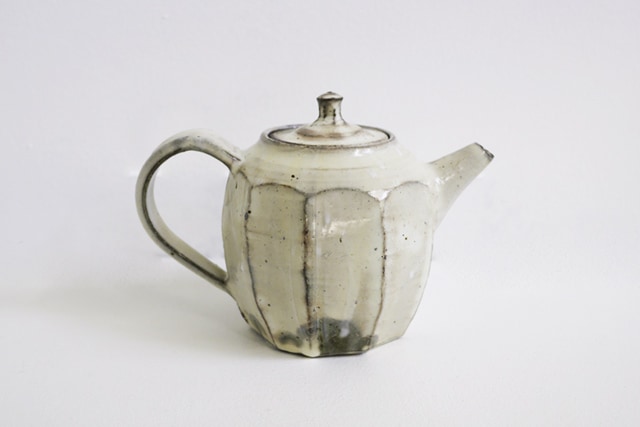 花岡隆さんの花瓶 花岡隆｜花入｜粉引面取花入B | 花岡 隆［花窯