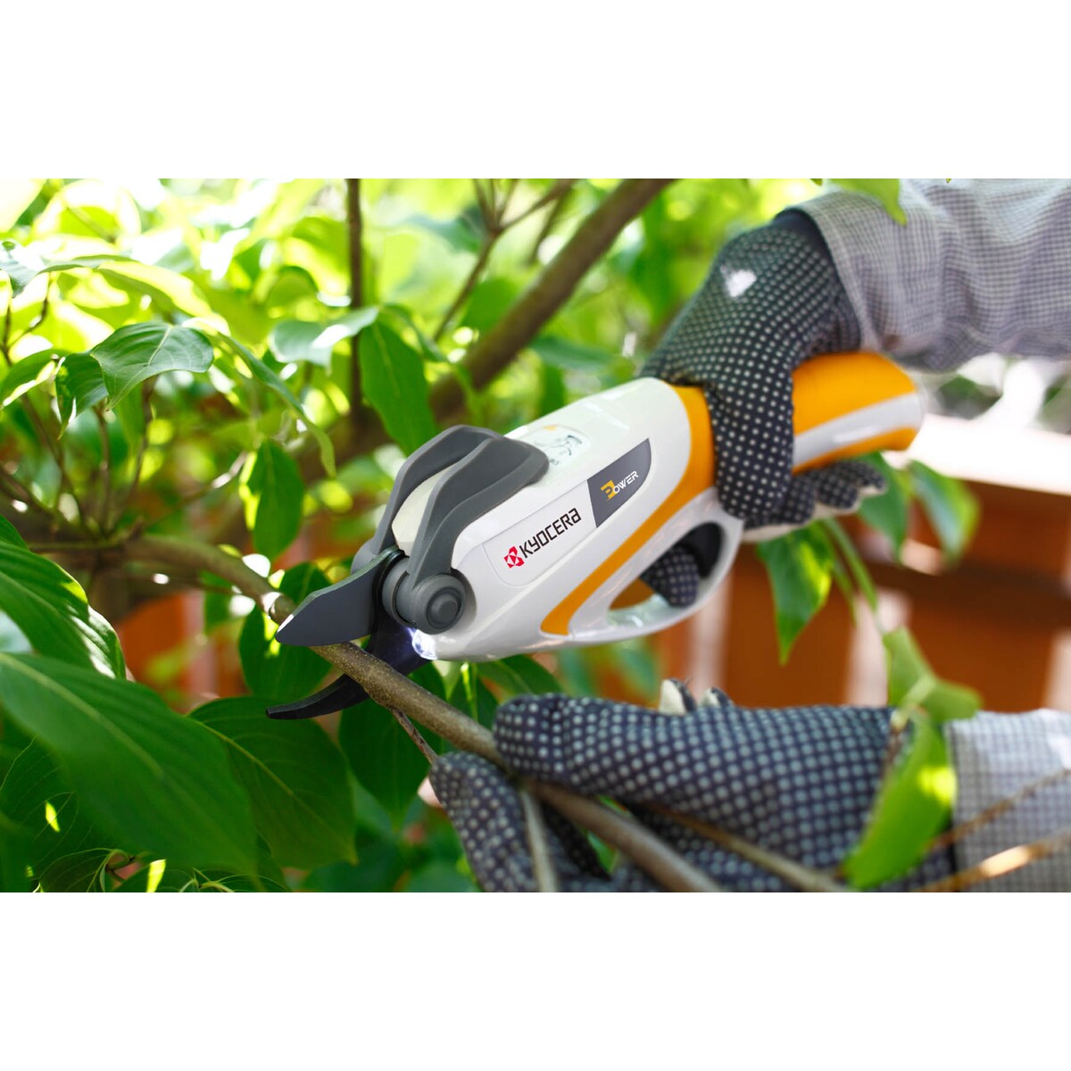 送料無料】KYOCERA POWER 充電式剪定ばさみ BSH-120 | 土農工具・鋏