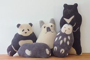 tomotake トモタケ泥染め刺繍 猫 木製 フレーム tomotake-c-kuroneko1.jpg