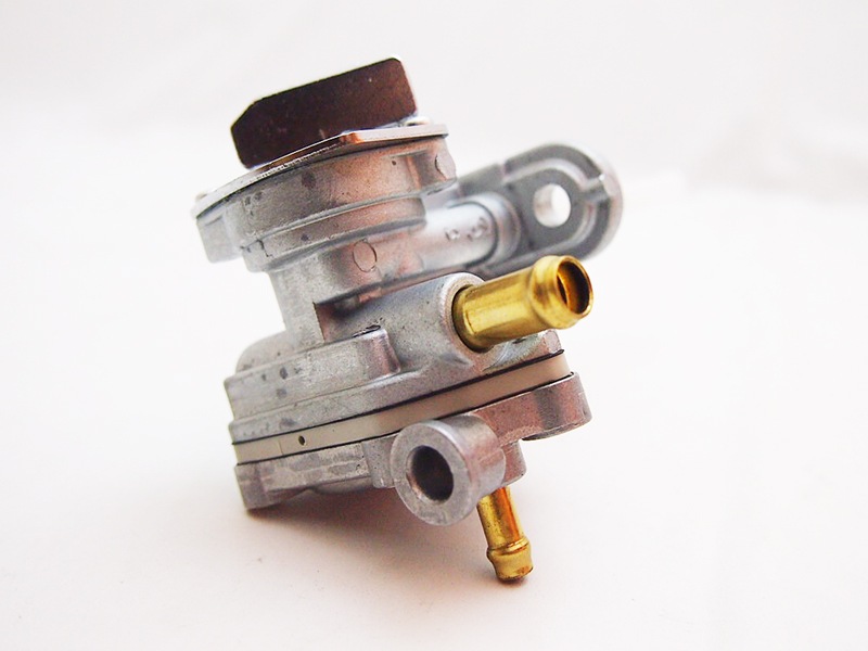 ゼファー750(400/χ) フューエルコックASSY【残りわずか】 | NEO