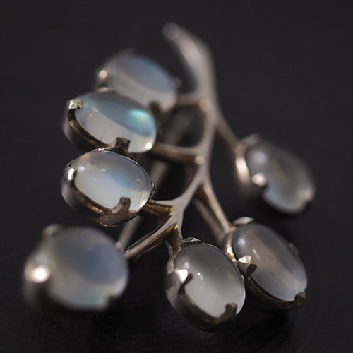 107 ムーンストーン シルバー ブローチ フラワー 107 ムーンストーン