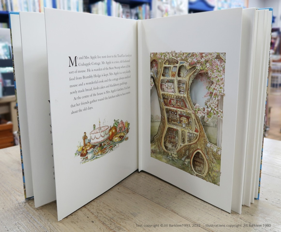 立体しかけ絵本 The Brambly Hedge ～のばらの村のものがたり