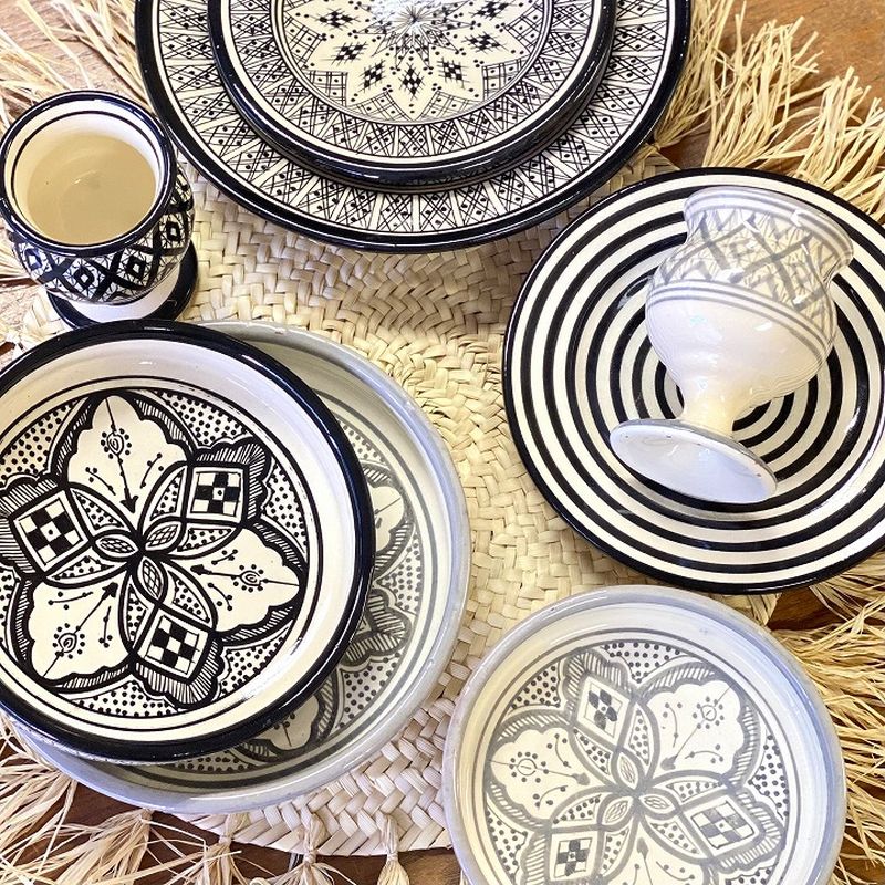 平安端祥 ？ 陶器製彫刻模様大皿 中古