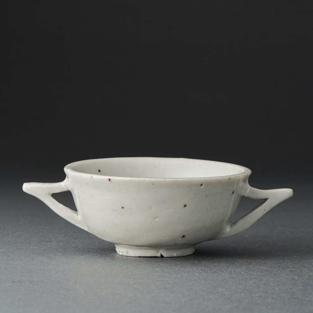 李朝 白磁 耳盃 李朝耳盃 White Porcelain Sake Cup with Handles |