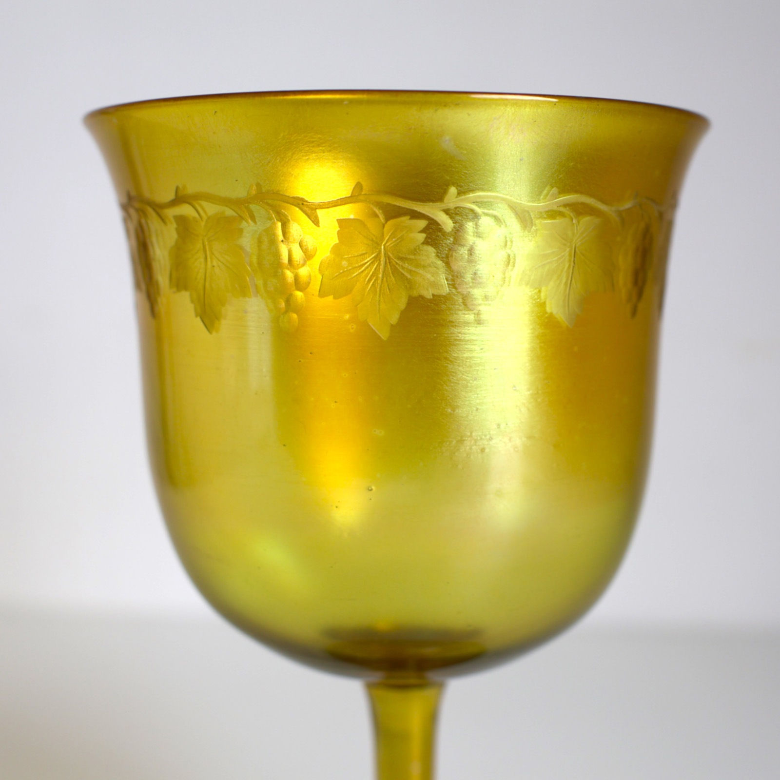 ルイス・カムフォート・ティファニー ファブリルグラス陰刻ブドウ文