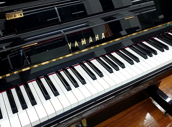 YAMAHA アップライトピアノ b113 黒 椅子•メトロノーム付 YAMAHA