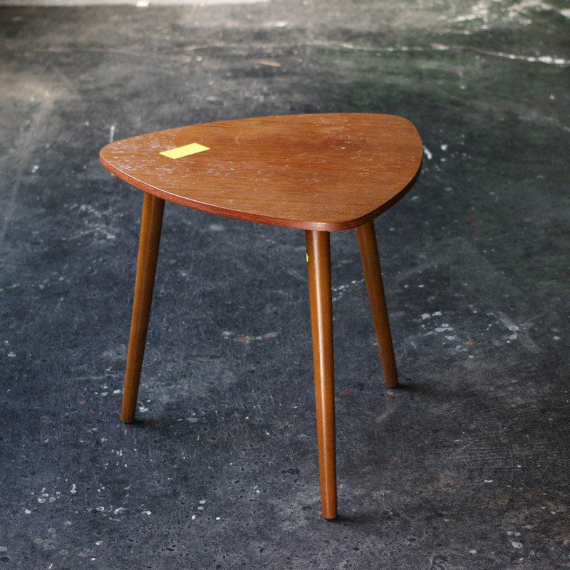 ヴィンテージ北欧家具 サイドテーブル 三角 3本足 | SOLD OUT | ibukiya