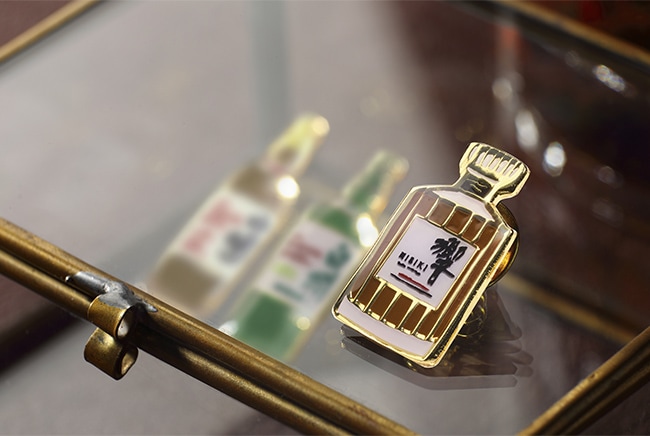 ボトルデザインピンバッチ【サントリーウイスキー響】商品詳細