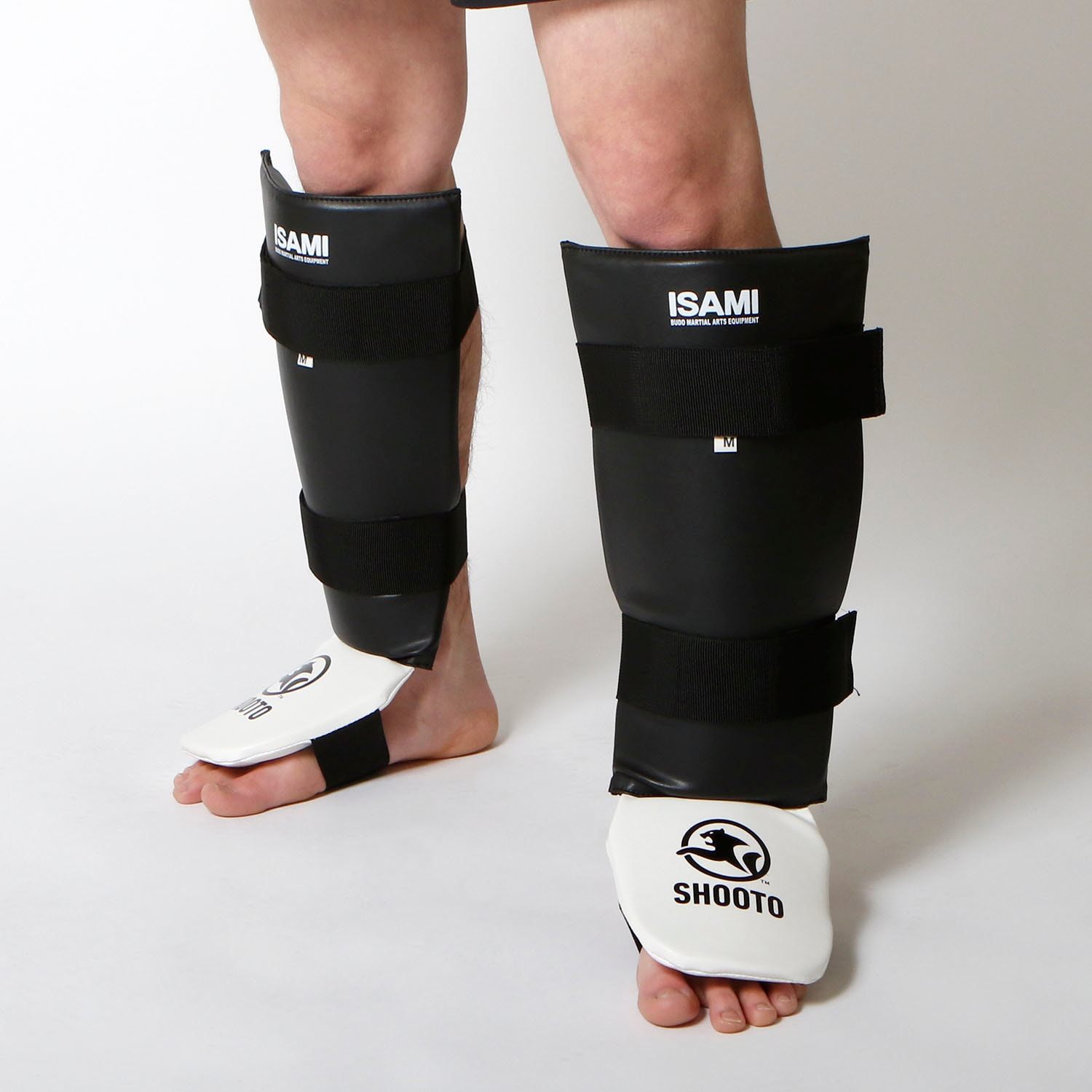 ISAMI 100A MMA シンガード ブラック/ホワイト レガース ISAMI 100A