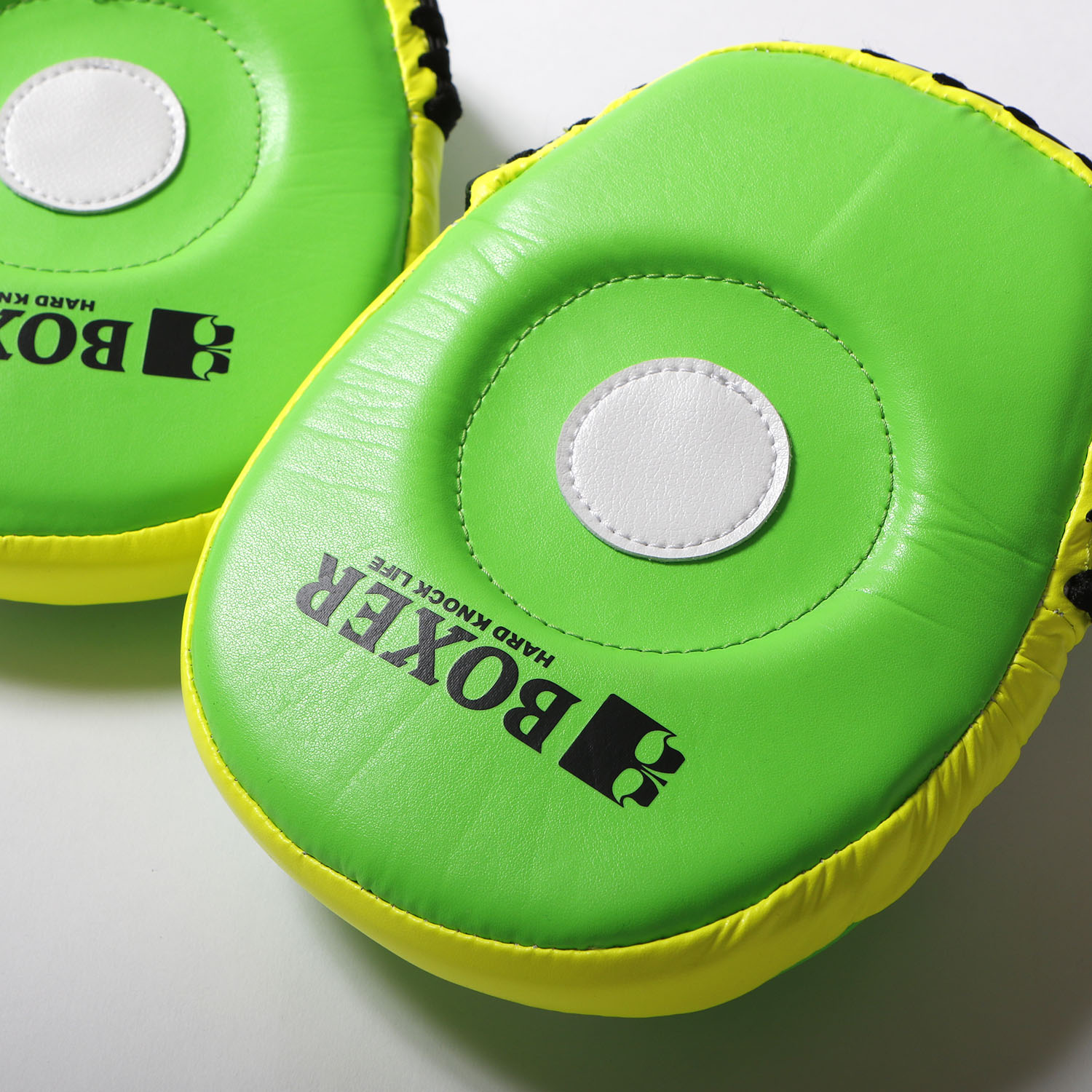 イサミ BOXER HARD KNOCK LIFE パンチングミット イサミ BOXER HARD