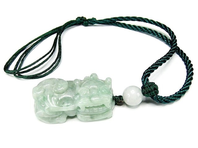 本翡翠天然石貔貅ひきゅうネックレス置物財福鑑別書2点付彫刻