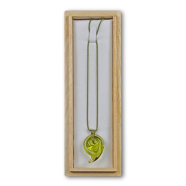 ガラス勾玉ネックレス