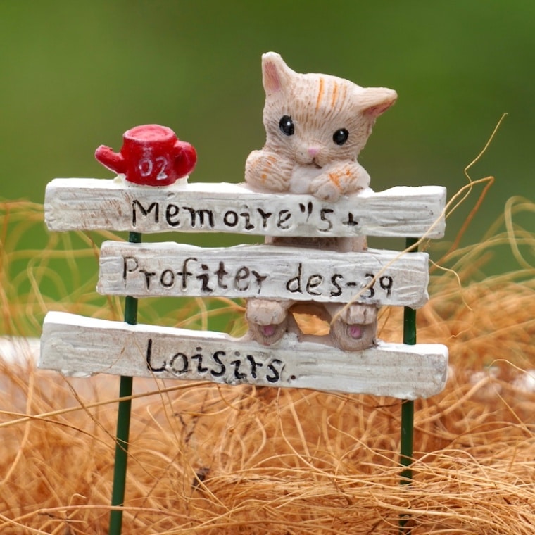 アンティーク つぶらな瞳の可愛いエプロンをつけた ベアーちゃん