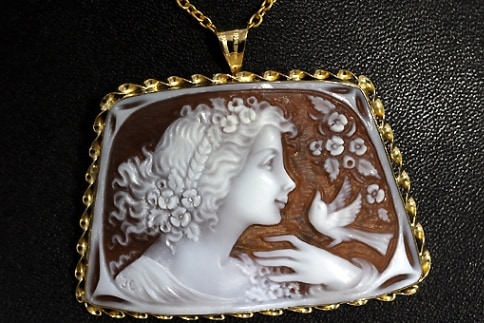 A562-21n0103【作家物 カメオ】K18ペンダントヘッド