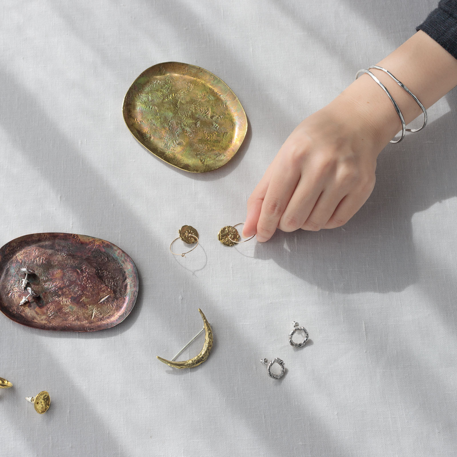 ブローチ 夜の隙間 真鍮