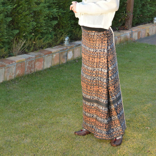 東南アジアの布】No.14イカットサロン(筒状腰布)インドネシア希少