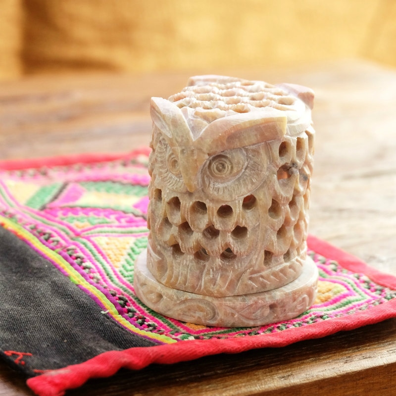 ソープストーンすかし彫りフクロウ香炉｜マライカ公式通販