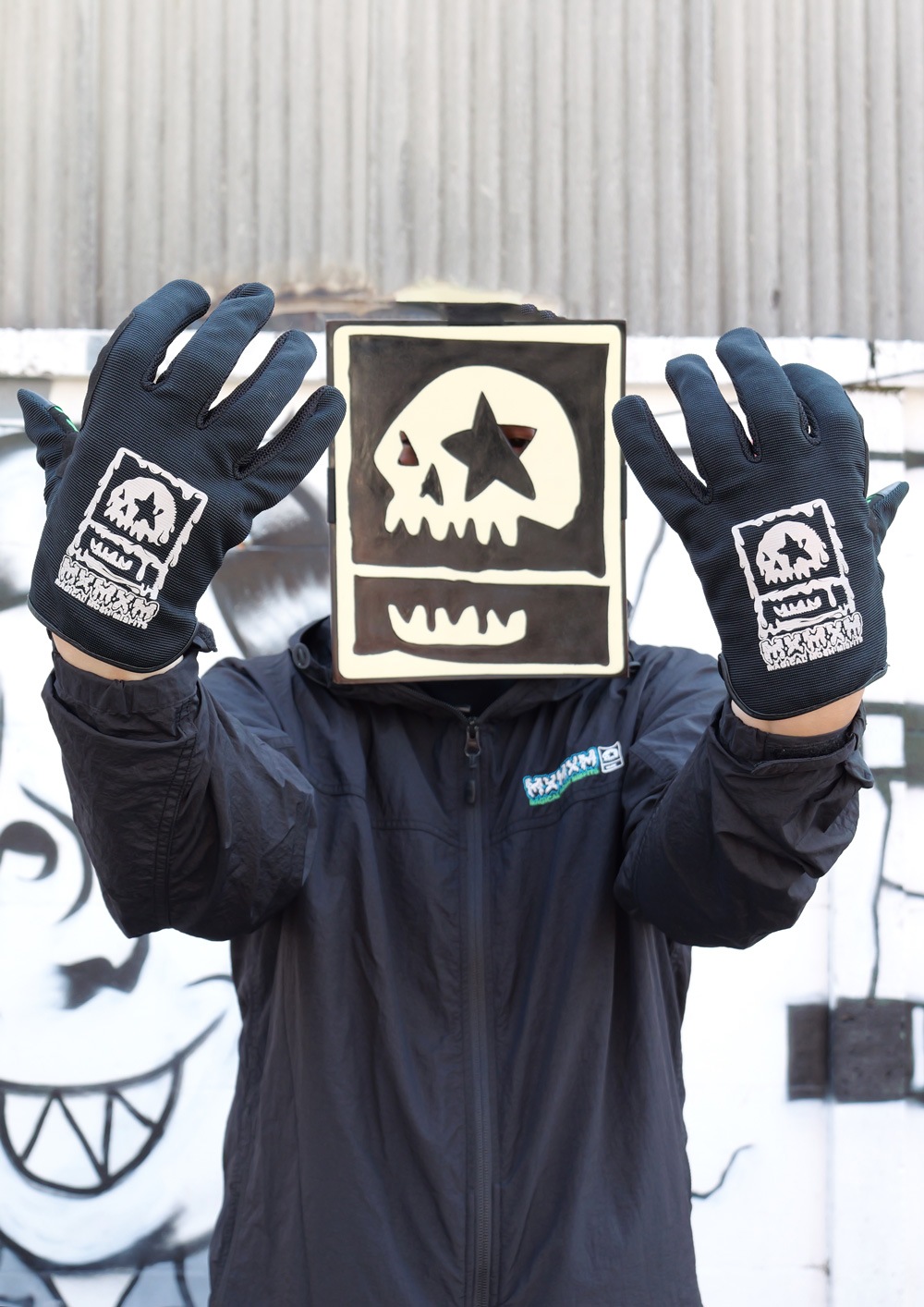 専用 新品 サンタクルーズ x MxMxM スクリーミングハンドグローブ 黒緑