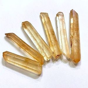 大人気なので再追加！】強蛍光ピンクカルサイト原石 1個売り | ☆形状