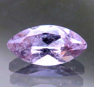 レアストーン マグネシオアキシナイト 0.61ct 薄紫の苦土斧石 新宝石