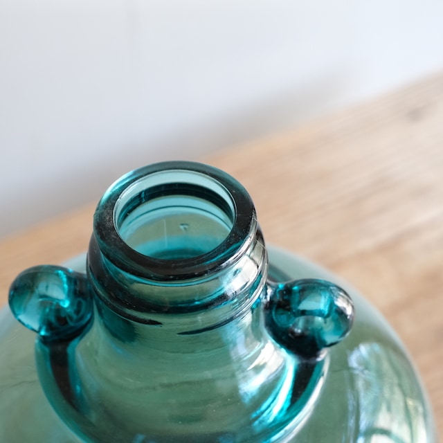 古いガラス アンティーク レトロ 青いガラス瓶 ダイヤモンドカット