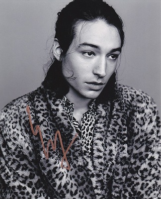 エズラ・ミラー 直筆オートグラフ | オートグラフ（直筆サイン）,男優