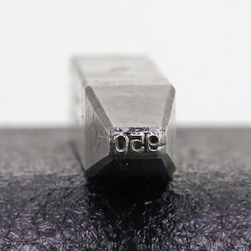 ヴィンテージブローチ数字刻印